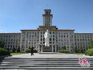 Nankai University is a public university in Tianjin, P.R. China. It is among the most famous universities in China and has a great reputation. Founded in 1919 by renowned patriotic educationist Zhang Boling (1876-1951) and Yan Fansun (1860-1920), Nankai University is a member of the Nankai serial schools. It is the alma mater of former Chinese Premier and key historical figure Zhou Enlai. [Photo by Hu Di]