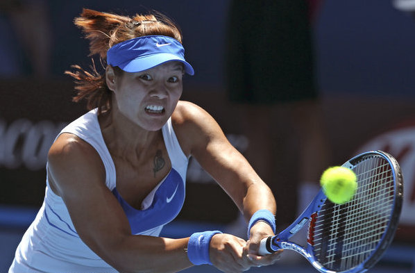 Li Na's impressive run at the Australian Open ended in the semifinal stage on Thursday when the Chinese 16th seed lost to defending champion Serena Williams in a tight, two-set thriller. 