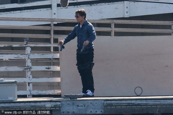 Hollywood star Tom Cruise shoots scenes for the film 'Knight and Day' in Long Beach Jan. 27, 2010.