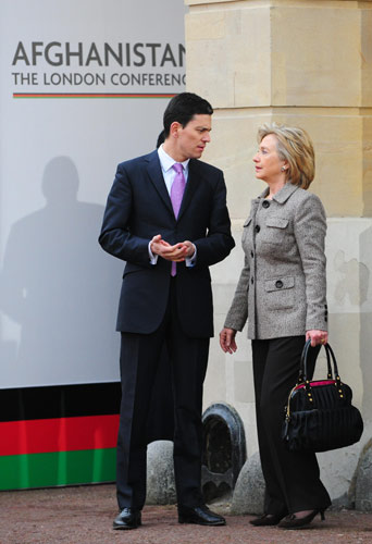 U.S. Secretary of State Hillary Clinton (R) talks to British Foreign Secretary David Miliband at Lancaster House in London Jan. 28, 2010. (Xinhua/Zeng Yi)