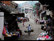 The ancient town of Qingyan, one of the most famous historical and cultural towns in Guizhou Province, lies in the southern suburb of Guiyang. Covering an area of 741 acres, Qingyan Town was originally built in 1378. Now, because of its long history and strong cultural atmosphere, Qingya has become an attractive destination for numerous domestic and foreign tourists. [Photo by Liu Guoxing]