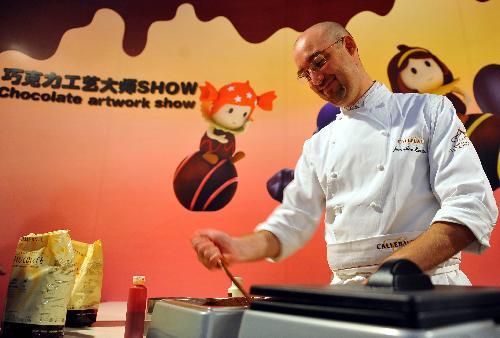 A French Chocolate artist performs at the chocolate theme park in Beijing, China, Jan. 28, 2010. The 20,000-square-metre (215,000 square-foot) &apos;chocolate wonderland&apos; will open to the public on January 29. [Xinhua] 