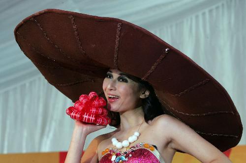 A model wears creations made of chocolate at the chocolate theme park in Beijing, China, Jan. 28, 2010. The 20,000-square-metre (215,000 square-foot) &apos;chocolate wonderland&apos; will open to the public on January 29. [Xinhua]