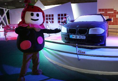 A cartoon indicates a car made of chocolate at the chocolate theme park in Beijing, China, Jan. 28, 2010. The two-ton chocolate car is made by 10 artists in 6 months. The 20,000-square-metre (215,000 square-foot) &apos;chocolate wonderland&apos; will open to the public on January 29. [Xinhua]