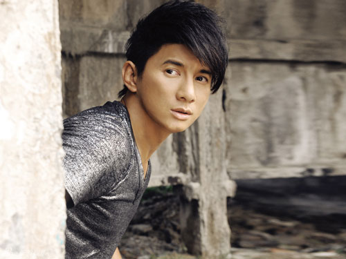 The latest promotional photos of Taiwan singer-actor Nicky Wu were released on Thursday, January 28, 2010. The former member of the singing group 'Little Tigers' will reunite with his old partners Julian Chen and Alec Su to perform on the China Central Television's Spring Festival Gala, which will be aired on the night of February 13. 