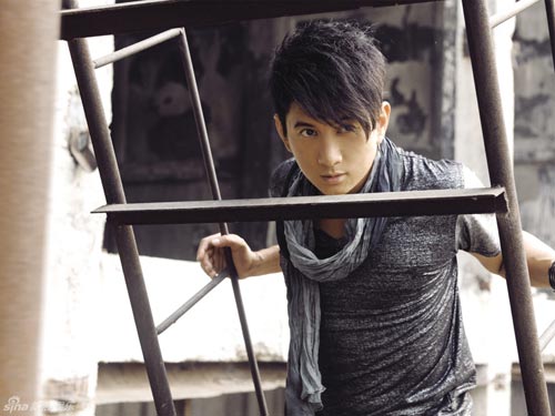 The latest promotional photos of Taiwan singer-actor Nicky Wu were released on Thursday, January 28, 2010. The former member of the singing group 'Little Tigers' will reunite with his old partners Julian Chen and Alec Su to perform on the China Central Television's Spring Festival Gala, which will be aired on the night of February 13. 