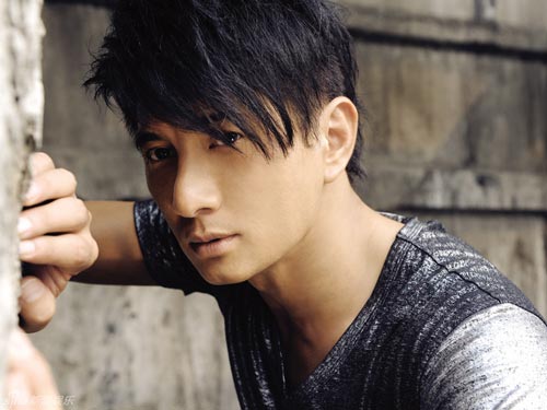 The latest promotional photos of Taiwan singer-actor Nicky Wu were released on Thursday, January 28, 2010. The former member of the singing group 'Little Tigers' will reunite with his old partners Julian Chen and Alec Su to perform on the China Central Television's Spring Festival Gala, which will be aired on the night of February 13. 