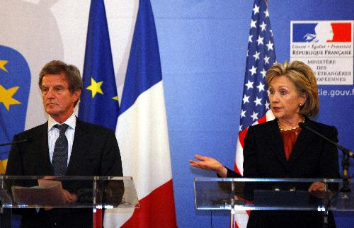 U.S. Secretary of State Hillary Clinton (R) speaks during a press conference held jointly with French Foreign Minister Bernard Kouchner in Paris Jan. 29, 2010. [Zhang Yuwei/Xinhua]