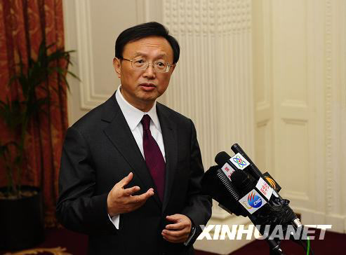  China and the United States will step up their dialogue with each other and strive to evolve a consensus on contentious issues, Foreign Minister Yang Jiechi said to reporters on Thursday.