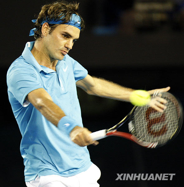 Roger Federer of Switzerland reacts during the final match of men&apos;s singles against Andy Murray of Great Britain at 2010 Australian Open Tennis Championship at Rod Laver Arena in Melbourne, Australia, Jan. 31, 2010. Murray lost 0-3. [Xinhua]