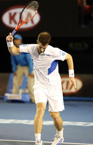 Andy Murray of Great Britain reacts during the final match of men&apos;s singles against Roger Federer of Switzerland at 2010 Australian Open Tennis Championship at Rod Laver Arena in Melbourne, Australia, Jan. 31, 2010. Murray lost 0-3. [Xinhua]