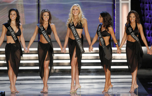 Competitors compete in the talent competition during the 2010 Miss America Pageant in Las Vegas, Nevada on January 30, 2010. [Chinanews.com.cn]