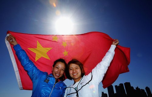 Chinese tennis players Li Na (right) and Zheng Jie [Xinhua photo]