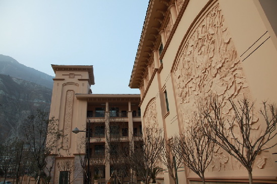 Photo taken on January 27, 2010 shows a new building of Wenchuan 1st Primary school. The new primary school, located on the site of former Weizhou Middle school in Weizhou village, Wenchuan County, covers an area of 20,000 square meters, its total investment cost was 6,000 million yuan, and it can accommodate 1,600 students. [China.org.cn]