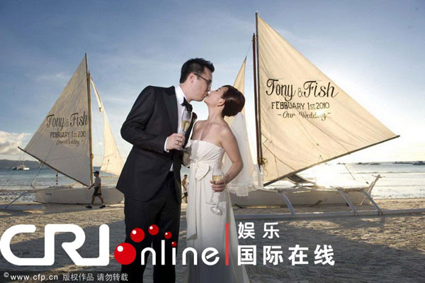 Snapshots of Malaysian pop singer Jasmine Leong's romantic beachside wedding in Philippines on Feb. 1, 2010. [CRI]