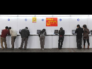 Passengers buy real-name tickets in Shenzhen, south China's Guangdong Province, Jan. 21, 2010. Southern Guangdong Province launched the pilot real-name ticket system Thursday morning amid China's efforts to curb ticket hoarding by scalpers. [Xinhua]