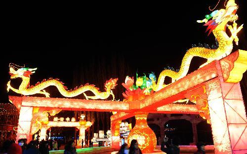 People come to watch the colorful lanterns displayed at People's Park in Xining, capital of northwest China's Qinghai Province, February 1, 2010. Local residents were attracted by various lanterns displayed at the park in Xining. 