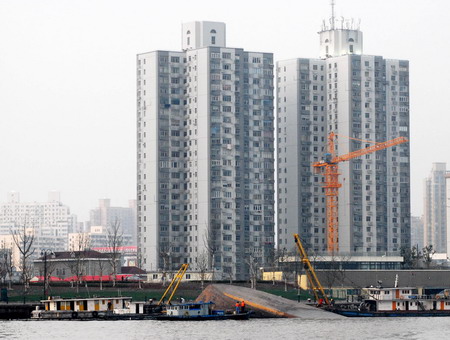 Rescuers salvage an overturned boat after it collided with a cargo ship on Huangpu River in Shanghai on February 1.[Photo/Xinhua]