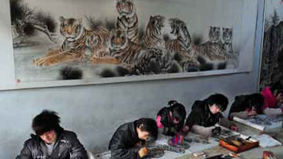 Vivid tiger paintings greet upcoming tiger new year