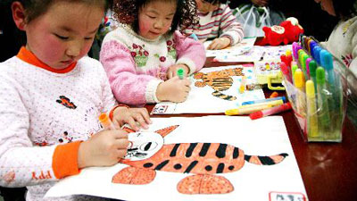 Kids draw tigers to greet New Year