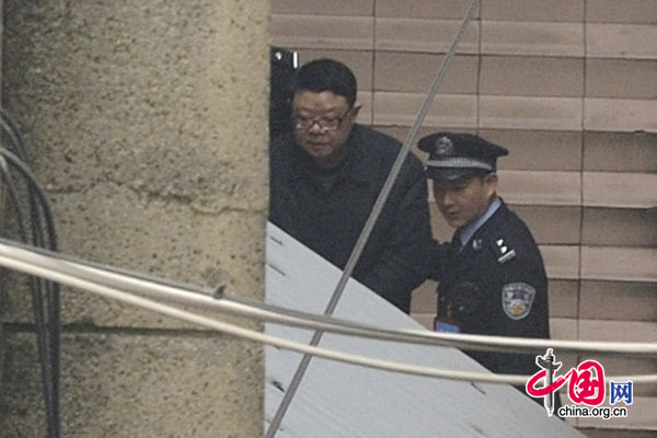On February 2, 2010, Wen Qiang, formal deputy director of Public Security Bureau, and head of the Bureau of Justice of Chongqing Municipality stands for trial at Chongqing No.5 Intermediate People's Court. Bailiff escorts Wen Qiang to enter the court room.[CFP]