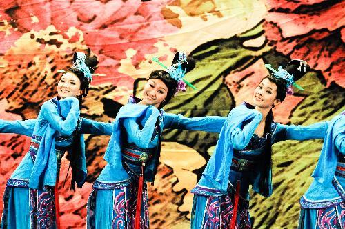 Student performers from China's Peking University Student Arts Troupe dance during an art show held at Cairo University in Cairo, capital of Egypt, February 2, 2010. [Xinhua photo] 