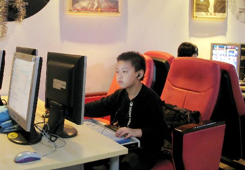 Many Chinese teens feel most happy when they are surfing the Internet 