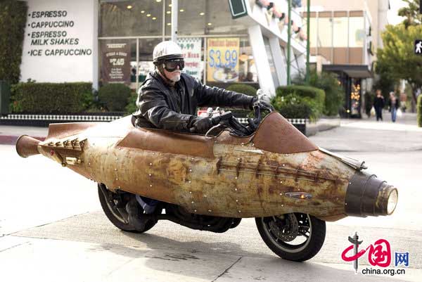 This motorbike goes like a Rocket! This handmade rocket bike was spotted flying around Los Angeles.[CFP] 