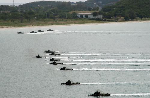Amphibious assault vehicles move to the beach during a landing drill of the Cobra Gold multinational military exercise in Sattahipp of Changwat Chon Bury, Thailand, Feb. 4, 2010.[Shi Xianzhen/Xinhua]