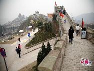 In south-west China's Chongqing Municipality, Foreigner Street (洋人街) is famous for its unique atmosphere that combines various styles of food, games and architecture from around the world. Tourists enjoy Italian coffee, Indian cakes and British tea on the street, amidst arched churches, castles, stores and restaurants. A number of restaurants and pubs have been opened by foreigners. [Photo by AShe]