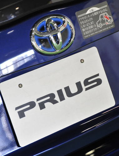This photo taken on Feb. 4, 2009 at an exhibition hall in Japan's capital Tokyo shows the logo on the side of a Toyota Prius hybrid.  Toyota Motor Corp. spokeswoman Ririko Takeuchi said Thursday that Toyota discovered there were design problems with the antilock brake system and corrected them for Prius models sold since late January, including those being shipped overseas. [Xinhua]