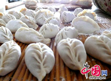 Spring Festival Food: How to make Chinese dumplings