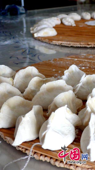 Spring Festival Food: How to make Chinese dumplings