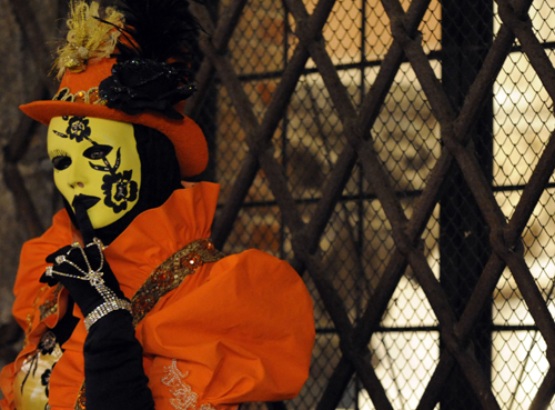 A masked reveller poses in Saint Mark Square during the Venetian Carnival in Venice February 6, 2010. The Carnival will officially start on February 7 according to Christian tradition.[Xinhua/AP]