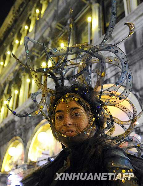 A masked reveller poses in Saint Mark Square during the Venetian Carnival in Venice February 6, 2010. The Carnival will officially start on February 7 according to Christian tradition.[Xinhua/AP] 