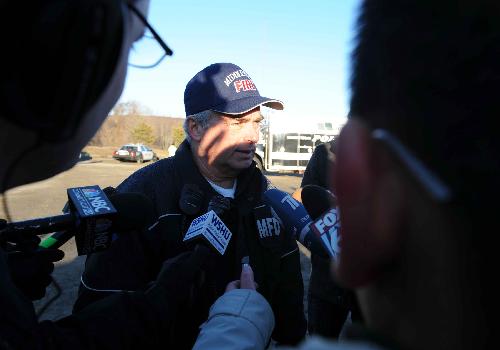 Al Santostefano, deputy fire marshal in Middletown, briefs the media about the blast at the Kleen Energy plant in Middletown, Connecticut, the United States, Feb. 7, 2010. [Xinhua]