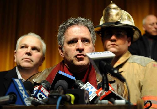 Sebastian Giuliano, mayor of Middletown, speaks during a news conference following an explosion at the Kleen Energy plant in Middletown, Connecticut, Feb. 7, 2010. [Xinhua]