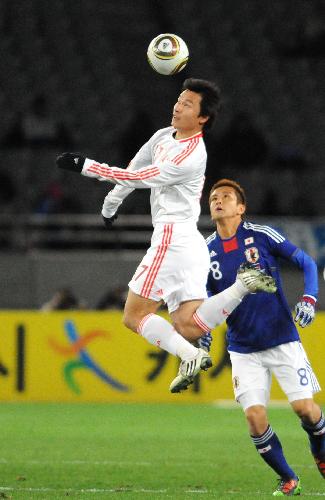 Gao Lin (above) of China competes during the match between China and Japan of the East Asian Football Championship 2010 in Tokyo, capital of Japan, Feb. 6, 2010. The match ended with a draw 0-0. (Xinhua/Hua Yi) 