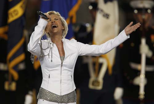 Country music singer Carrie Underwood sings the national anthem for the NFL's Super Bowl XLIV football game between the New Orleans Saints and the Indianapolis Colts in Miami, Florida February 7, 2010.(Xinhua/Reuters Photo) 