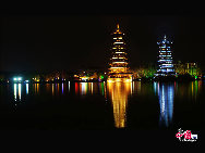 Guilin is a prefecture-level city in China, situated in the northeast of the Guangxi Zhuang Autonomous Region on the west bank of the Li River. Its name means 'forest of Sweet Osmanthus', owing to the large number of fragrant Sweet Osmanthus trees located in the city. The city has long been renowned for its unique scenery. [Photo by Cai Ming]
