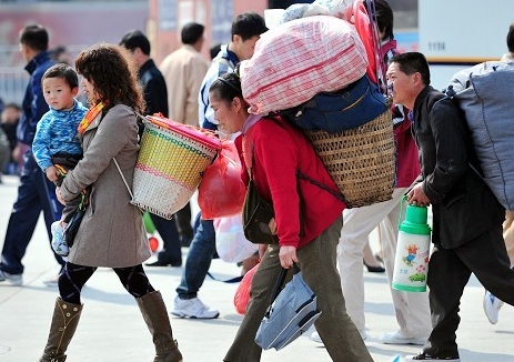 During Spring Festival, Chinese people will come back home and celebrate holidays with families.