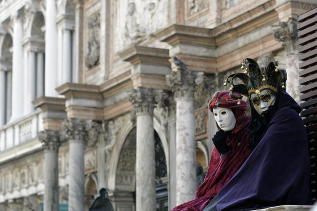 Carnival goers dressed in a costume walk past onlookers at San Marco square in Venice, Italy Feb. 7, 2010, during the annual Venice Carnival. [Xinhua]