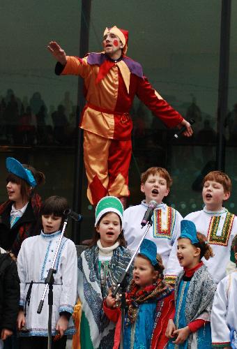 People participate in Maslenitsa celebrations at the scoop stage in London, Britain, on Feb. 7, 2010. [Xinhua]