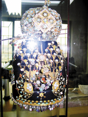 The dainty headgear of ancient pricess.