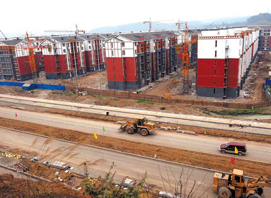 A new 400,000-sq-m residential area in Beichuan county nears completion, thanks to help from the Shandong provincial government. 