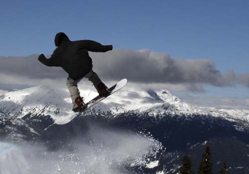 A snow boarder gets some air as he enjoys the so-called 'Whistler snow park' prior to the Vancouver 2010 Winter Olympics in Whistler, British Columbia, February 9, 2010. (Xinhua/Reuters Photo)
