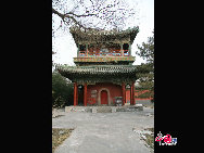 Beihai Park is one of the oldest, largest and best-preserved of the ancient imperial gardens in China and it is conveniently located in the very center of Beijing. Beihai literally means 'Northern Sea'. There are also corresponding 'Central' and 'Southern Seas' – both are located in an area called Zhongnanhai. This region is also quite famous because it houses China's paramount leaders. [Photo by Dong Qingpei]