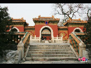 Beihai Park is one of the oldest, largest and best-preserved of the ancient imperial gardens in China and it is conveniently located in the very center of Beijing. Beihai literally means 'Northern Sea'. There are also corresponding 'Central' and 'Southern Seas' – both are located in an area called Zhongnanhai. This region is also quite famous because it houses China's paramount leaders. [Photo by Dong Qingpei]