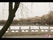 Beihai Park is one of the oldest, largest and best-preserved of the ancient imperial gardens in China and it is conveniently located in the very center of Beijing. Beihai literally means 'Northern Sea'. There are also corresponding 'Central' and 'Southern Seas' – both are located in an area called Zhongnanhai. This region is also quite famous because it houses China's paramount leaders. [Photo by Dong Qingpei]