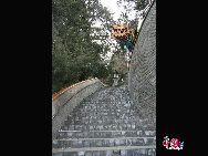 Beihai Park is one of the oldest, largest and best-preserved of the ancient imperial gardens in China and it is conveniently located in the very center of Beijing. Beihai literally means 'Northern Sea'. There are also corresponding 'Central' and 'Southern Seas' – both are located in an area called Zhongnanhai. This region is also quite famous because it houses China's paramount leaders. [Photo by Dong Qingpei]